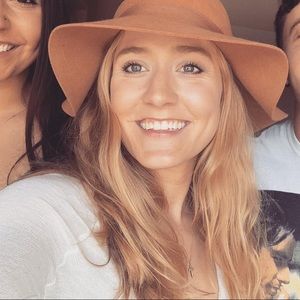 Meet your Posher, Carly